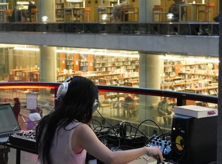 An image of a musician at Central Library